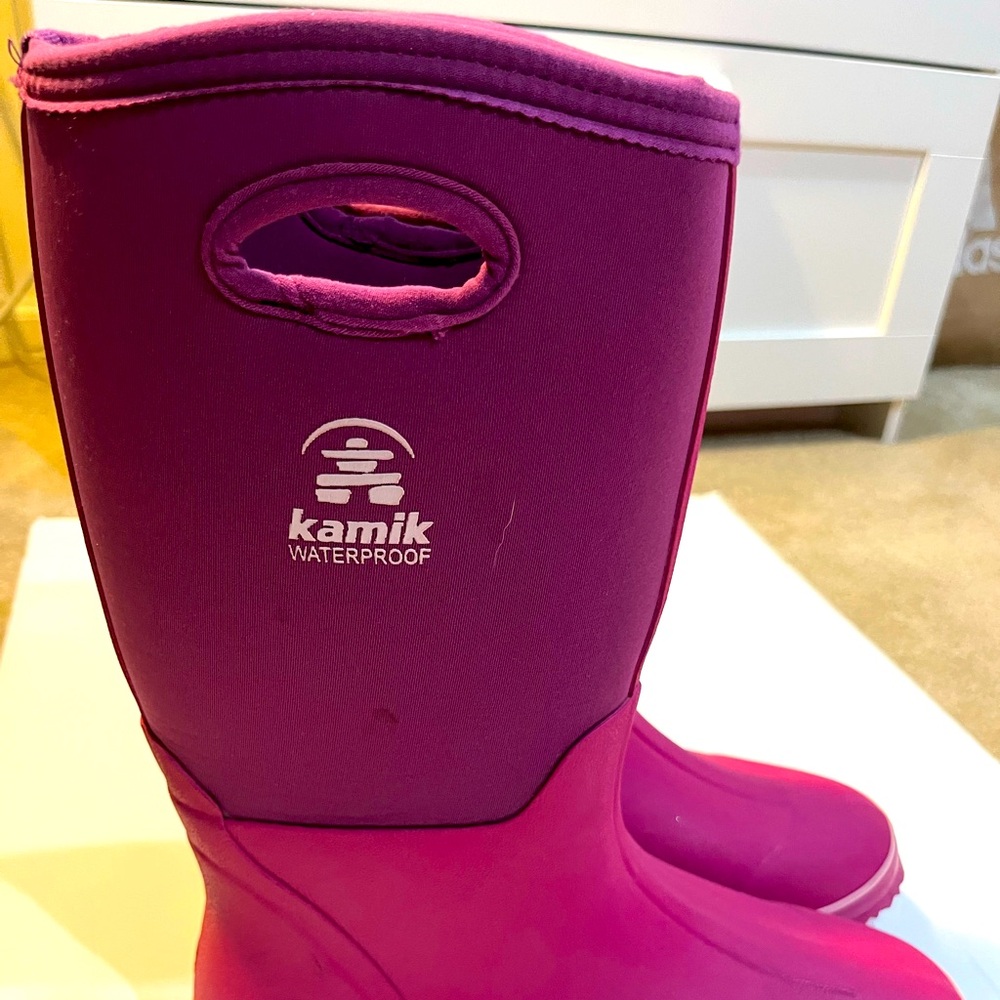Kamik kids size 6 rain boots. Can also be used as snow boots.